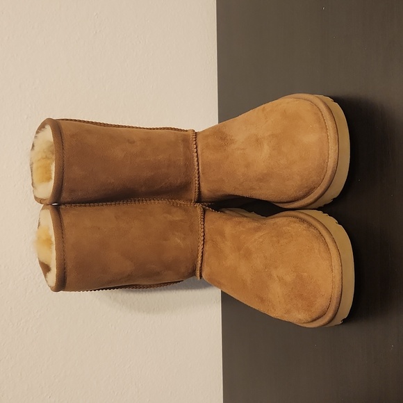 UGG boots - Picture 1 of 6